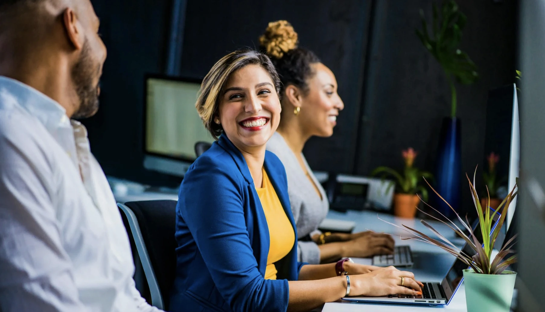 Read more about the article Your Key to Successful Business Transitions: Two Right Management Outplacement Case Studies